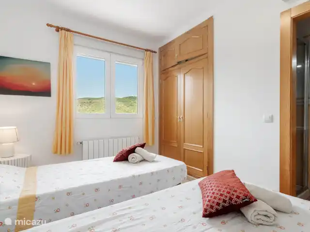 Slaapkamer 3 met 2 enkele bedden